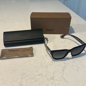 Burberry Sunglasses NWOT